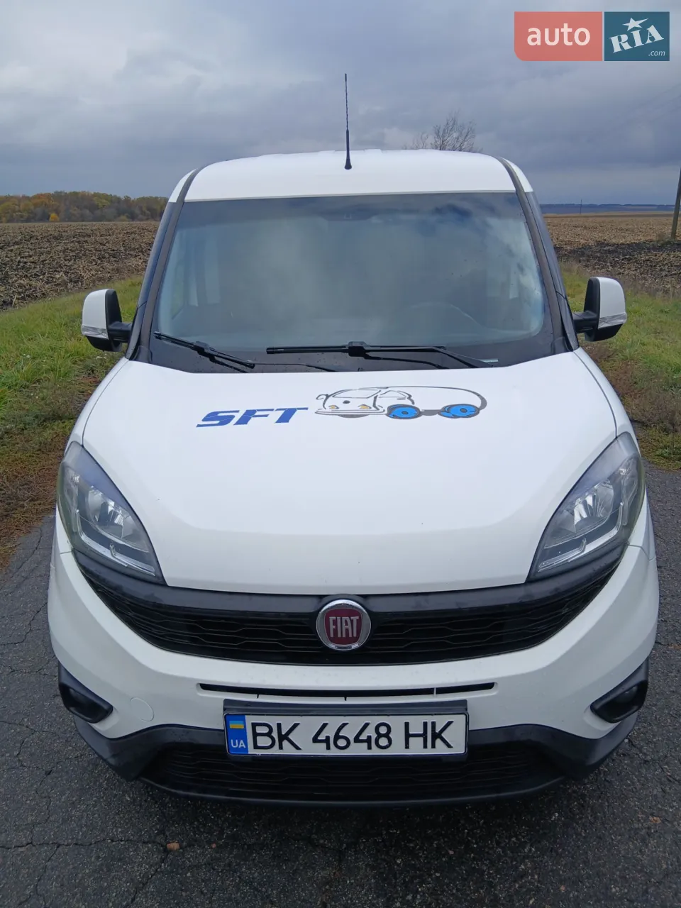 продам гарний доглянутий автомобіль на гарниій комплектації,перший власник в україні, оригінальний пробіг, не фарбований, незначні дефекти по кузову на фото,літня резина у відмінному стані, мотор масла не бере,приємний розхід палива 6.0 6.5 літра на 100км,по ходовій робити нічого не потрібно мотор працює відміно. більше інформації по телефону.  причина продажу за станом здоров'я  не можу водити авто на механічній коробці