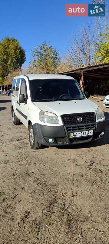 Минивэн Fiat Doblo 2008 в Киеве