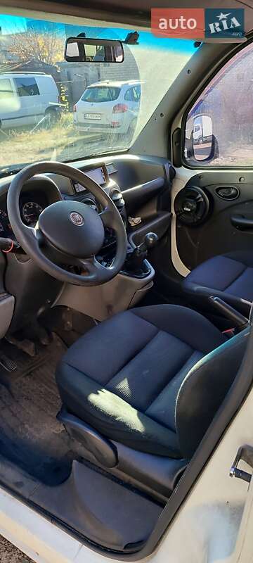 Минивэн Fiat Doblo 2008 в Киеве