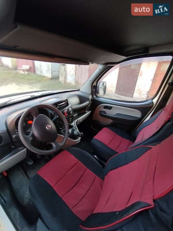 Вантажний фургон Fiat Doblo 2011 в Івано-Франківську