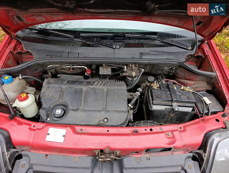 Минивэн Fiat Doblo 2002 в Ромнах