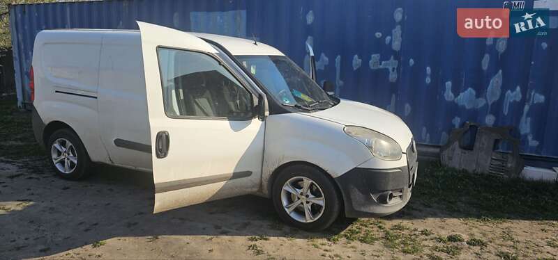 Вантажний фургон Fiat Doblo 2012 в Бобровиці