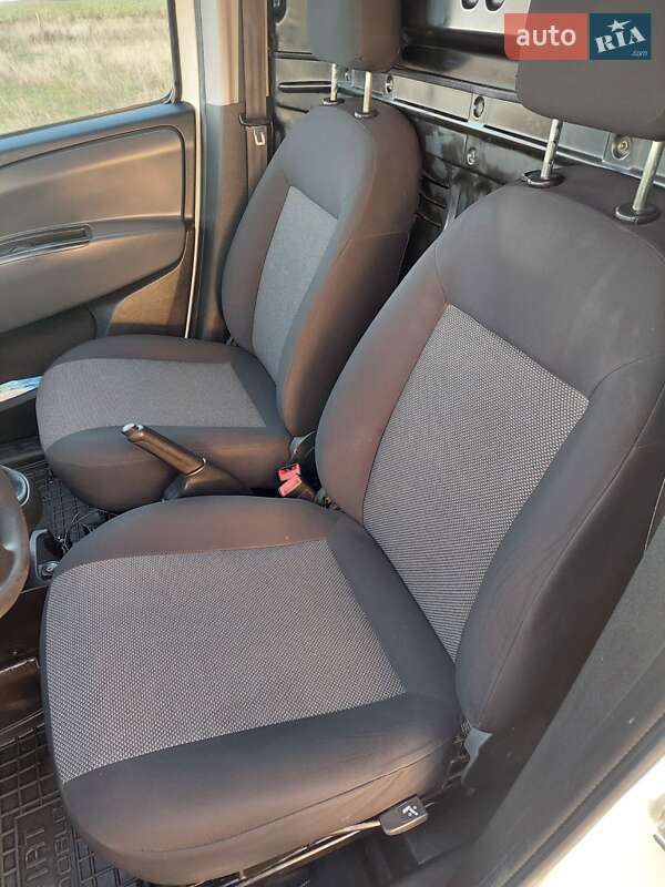 Грузовой фургон Fiat Doblo 2013 в Черновцах