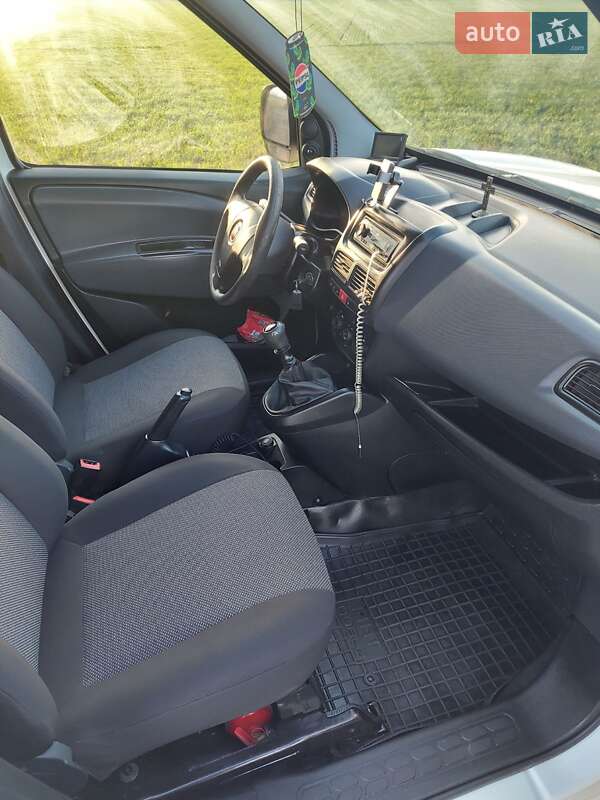 Грузовой фургон Fiat Doblo 2013 в Черновцах