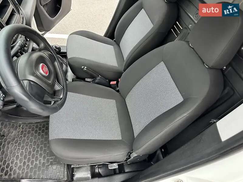 Вантажний фургон Fiat Doblo 2017 в Києві
