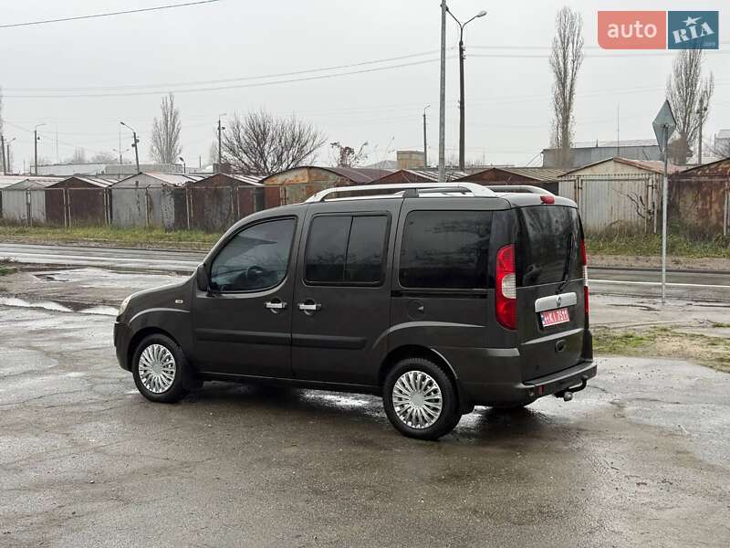 Минивэн Fiat Doblo 2008 в Киеве