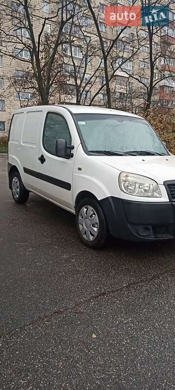 Вантажний фургон Fiat Doblo 2011 в Києві