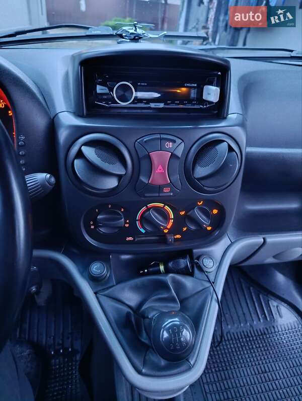 Минивэн Fiat Doblo 2006 в Пулинах