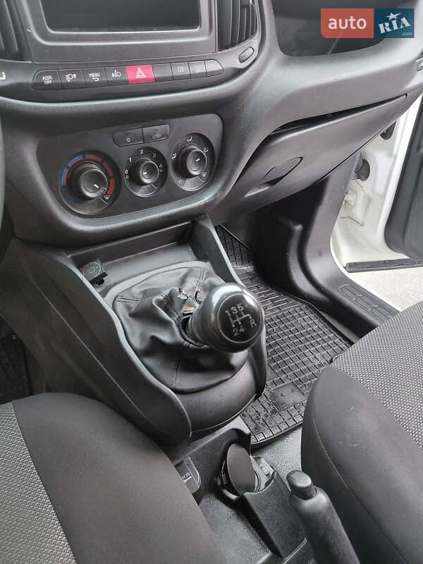 Вантажний фургон Fiat Doblo 2016 в Дніпрі