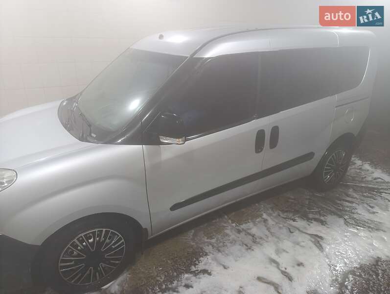 Минивэн Fiat Doblo 2011 в Зачепиловке