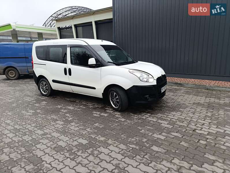 Вантажопасажирський фургон Fiat Doblo 2012 в Львові