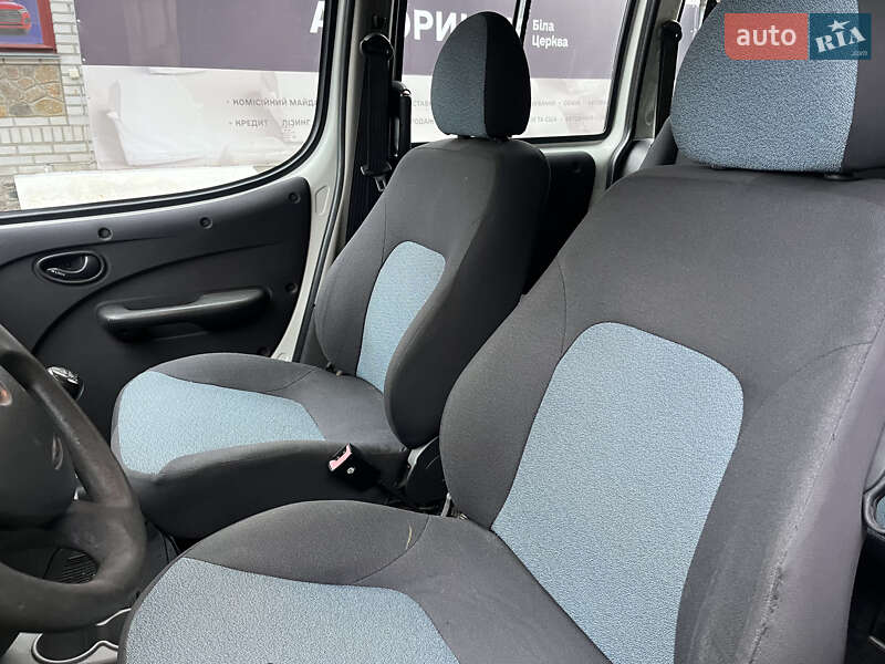 Вантажопасажирський фургон Fiat Doblo 2006 в Білій Церкві