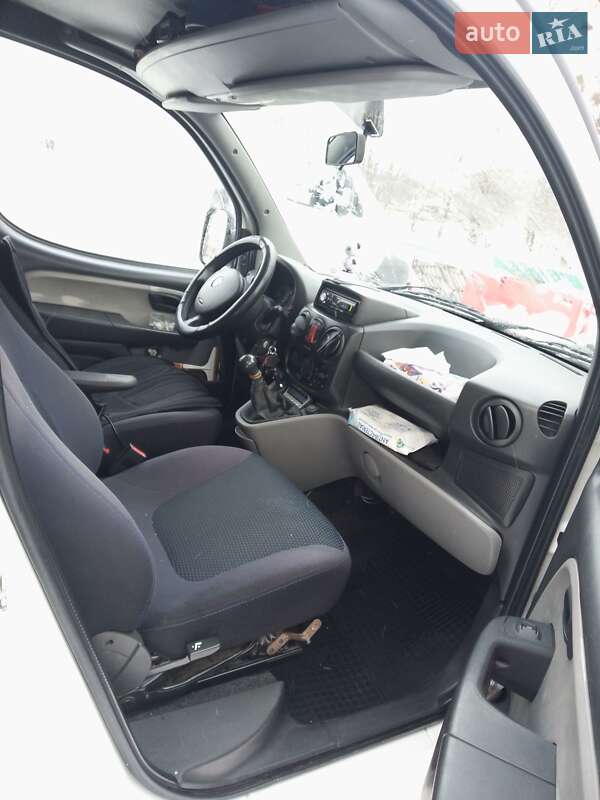 Минивэн Fiat Doblo 2008 в Киеве