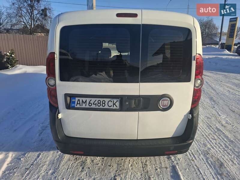 Грузопассажирский фургон Fiat Doblo 2011 в Житомире