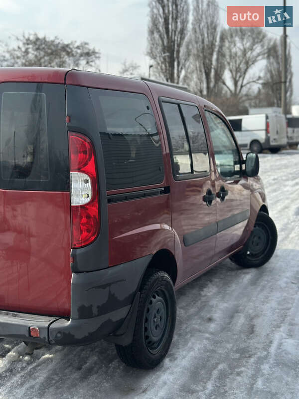 Минивэн Fiat Doblo 2011 в Киеве