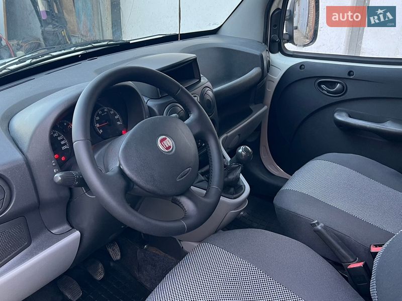 Минивэн Fiat Doblo 2013 в Киеве
