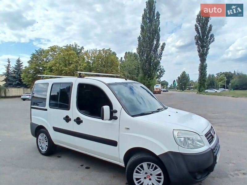 Минивэн Fiat Doblo 2008 в Киеве