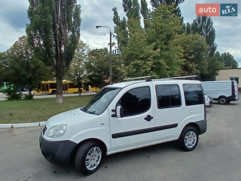 Минивэн Fiat Doblo 2008 в Киеве