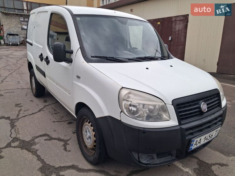 Вантажний фургон Fiat Doblo 2012 в Києві