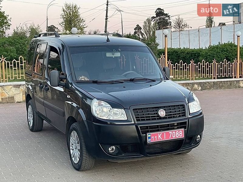 Минивэн Fiat Doblo 2010 в Киеве