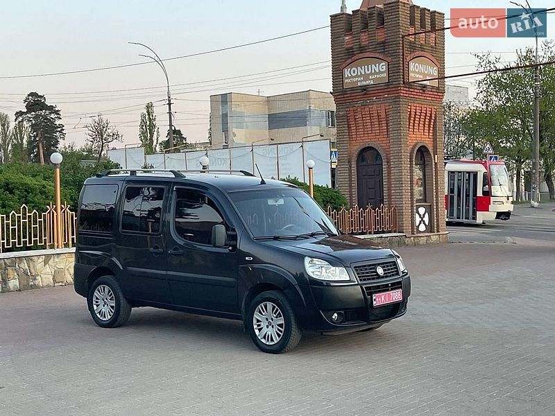 Минивэн Fiat Doblo 2010 в Киеве