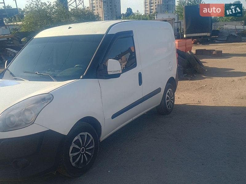Минивэн Fiat Doblo 2012 в Киеве
