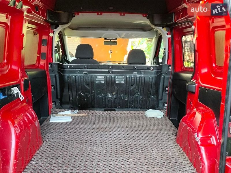 Вантажний фургон Fiat Doblo 2011 в Шепетівці