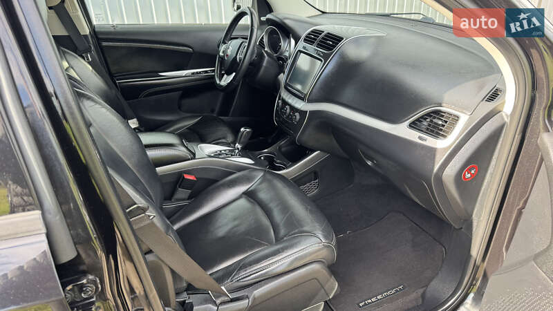 Позашляховик / Кросовер Fiat Freemont 2014 в Києві фото 43 Позашляховик / Кросовер Fiat Freemont 2014 в Києві