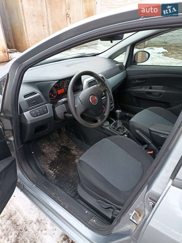 Хэтчбек Fiat Grande Punto 2010 в Киеве