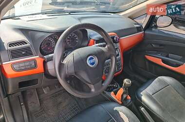 Хетчбек Fiat Grande Punto 2006 в 