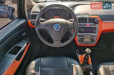 Хетчбек Fiat Grande Punto 2006 в 