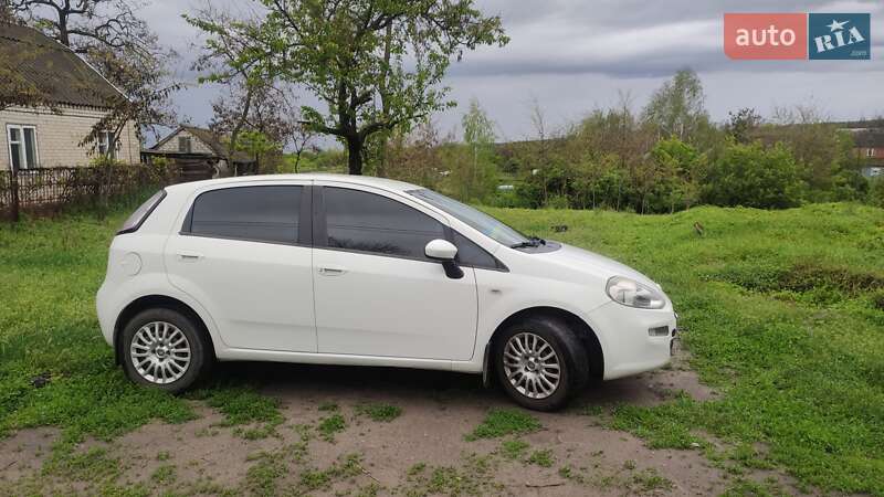 Хетчбек Fiat Grande Punto 2012 в Горішніх Плавнях