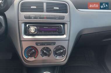 Хэтчбек Fiat Grande Punto 2012 в 