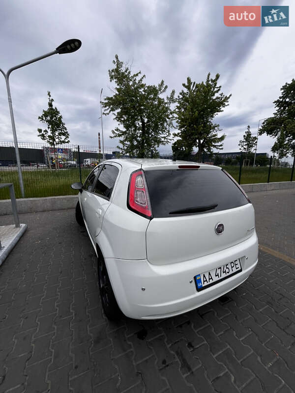 Хэтчбек Fiat Grande Punto 2012 в Киеве