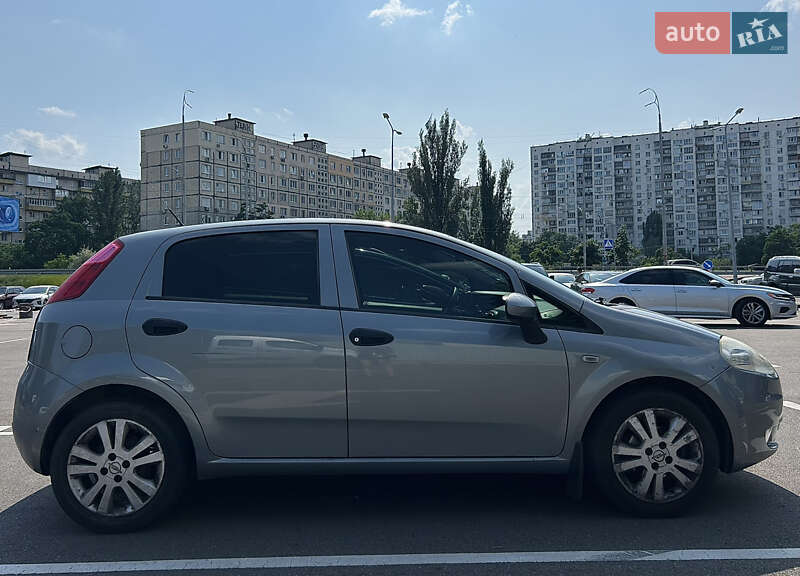 Хэтчбек Fiat Grande Punto 2011 в Киеве