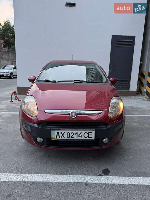 Хэтчбек Fiat Grande Punto 2011 в Киеве