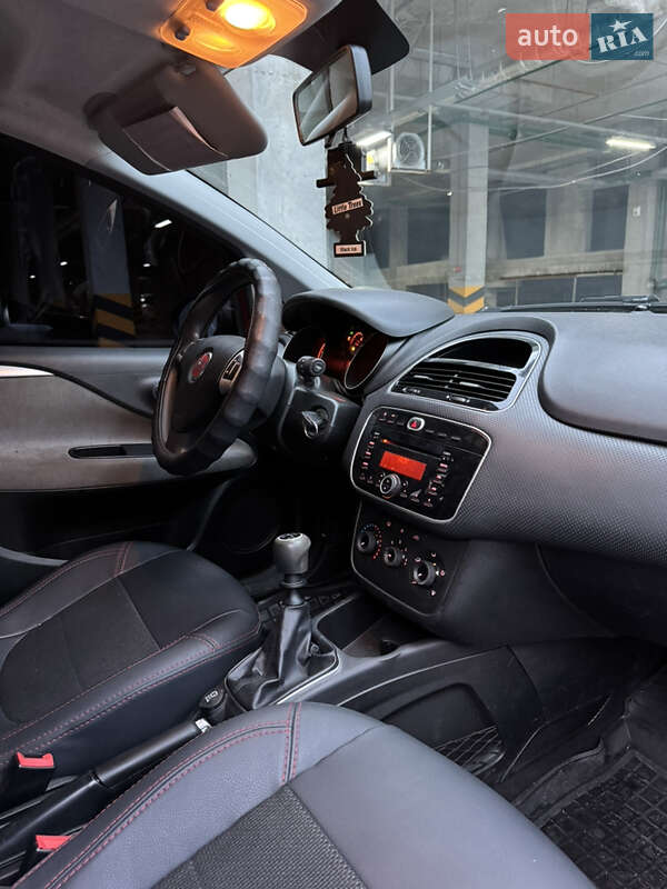 Хэтчбек Fiat Grande Punto 2011 в Киеве