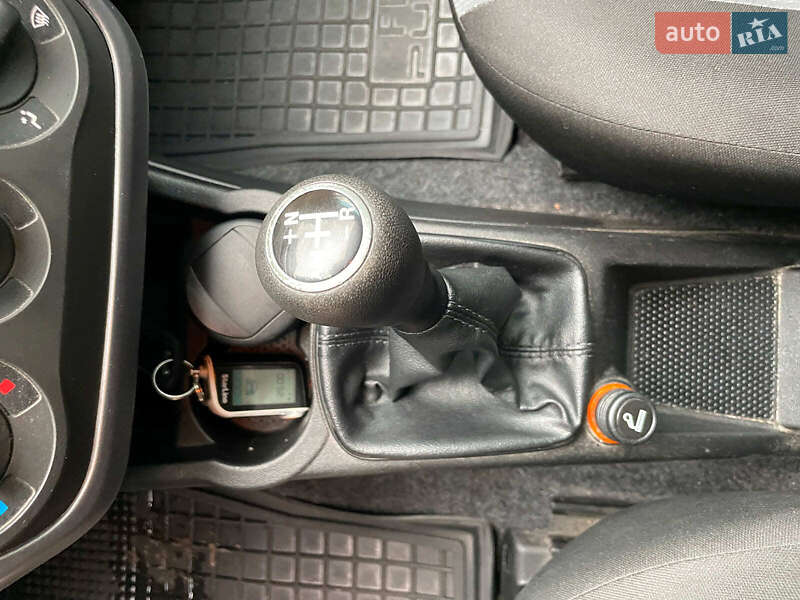 Хэтчбек Fiat Grande Punto 2011 в Киеве