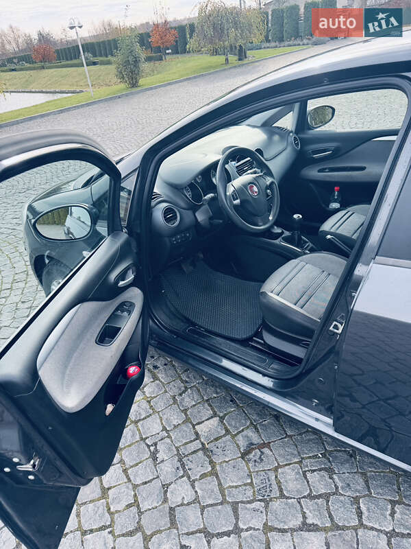 Хетчбек Fiat Grande Punto 2011 в Жовкві