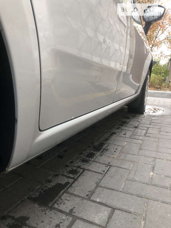 Седан Fiat Linea 2013 в Киеве фото 10 Седан Fiat Linea 2013 в Киеве