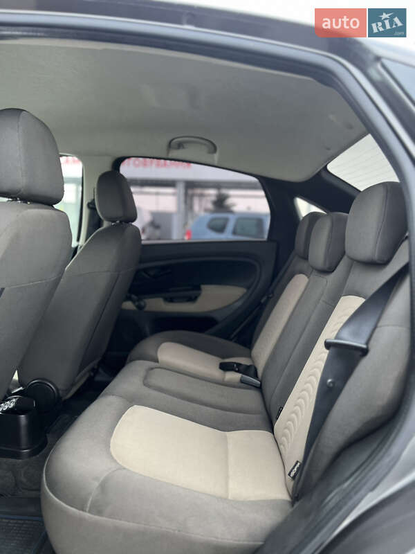 Седан Fiat Linea 2009 в Горохове