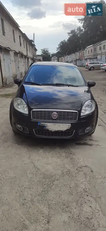 Седан Fiat Linea 2010 в 