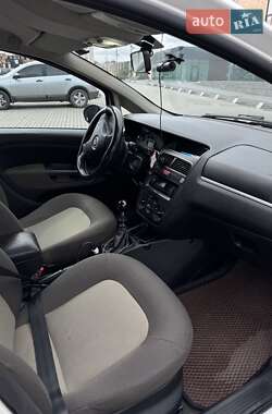 Седан Fiat Linea 2011 в 