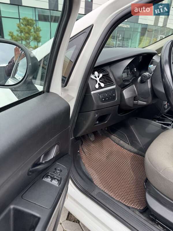 Седан Fiat Linea 2011 в Хмельницком фото 12 Седан Fiat Linea 2011 в Хмельницком