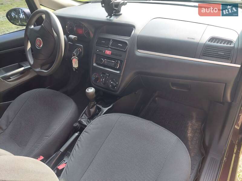 Седан Fiat Linea 2012 в Новомиргороді