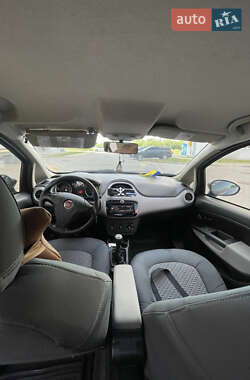 Седан Fiat Linea 2012 в 