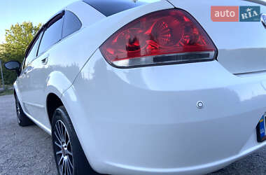 Седан Fiat Linea 2012 в 