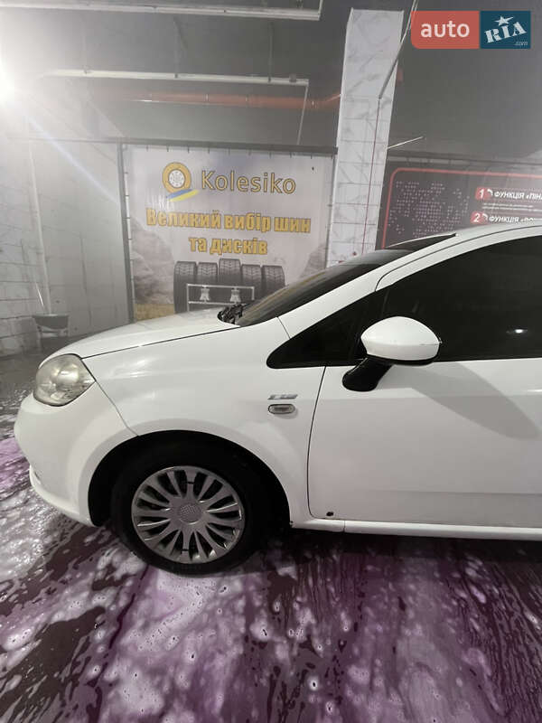 Седан Fiat Linea 2013 в Киеве фото 6 Седан Fiat Linea 2013 в Киеве