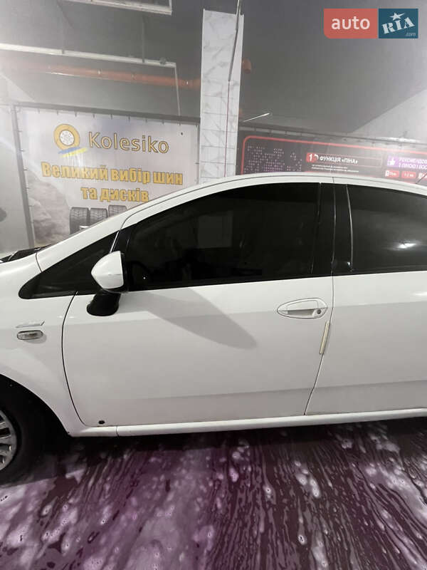 Седан Fiat Linea 2013 в Киеве фото 10 Седан Fiat Linea 2013 в Киеве