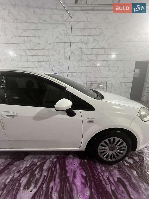 Седан Fiat Linea 2013 в Киеве фото 23 Седан Fiat Linea 2013 в Киеве